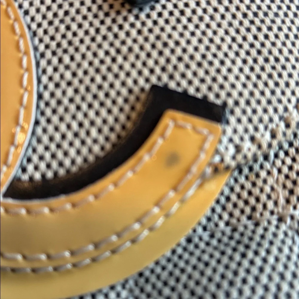 Authentic Vintage CHANEL Camellia No. 5 baguette - Picture 8 of 16